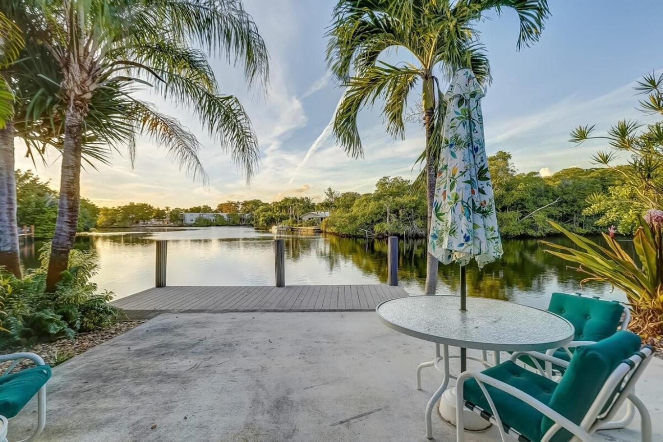 Waterfront Apartment Private Patio Pool フォート・ローダーデール エクステリア 写真