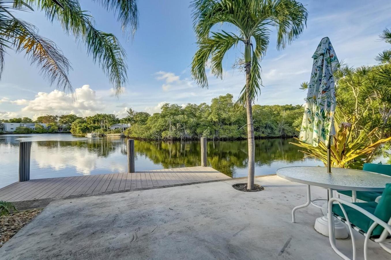 Waterfront Apartment Private Patio Pool フォート・ローダーデール エクステリア 写真