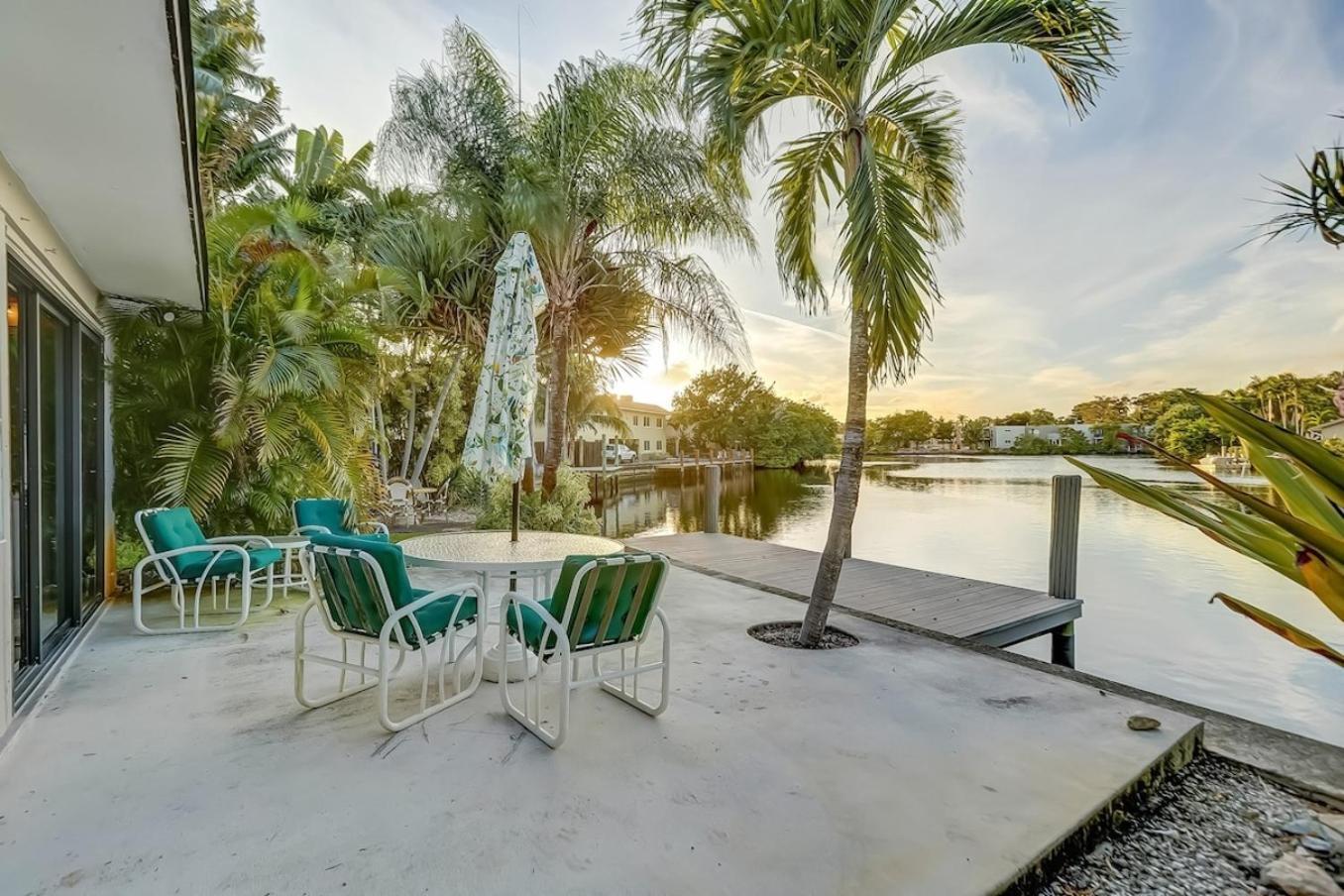 Waterfront Apartment Private Patio Pool フォート・ローダーデール エクステリア 写真